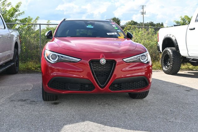 Used 2023 Alfa Romeo Stelvio Veloce AWD/4WD image 3