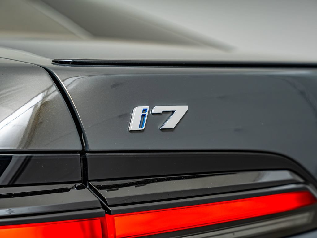 Used 2024 BMW i7 eDrive50 w/ M Sport Package RWD image 19