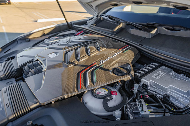 Used 2025 Lamborghini Urus SE image 20