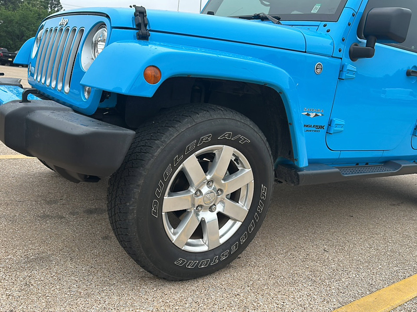 Used 2018 Jeep Wrangler Unlimited Sahara w/ Connectivity Group AWD/4WD image 4