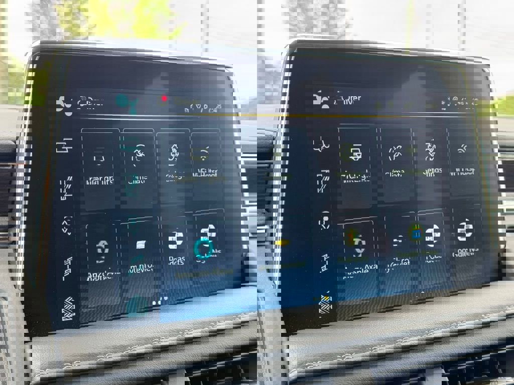 Used 2023 Chevrolet Suburban LT w/ Luxury Package AWD/4WD image 32