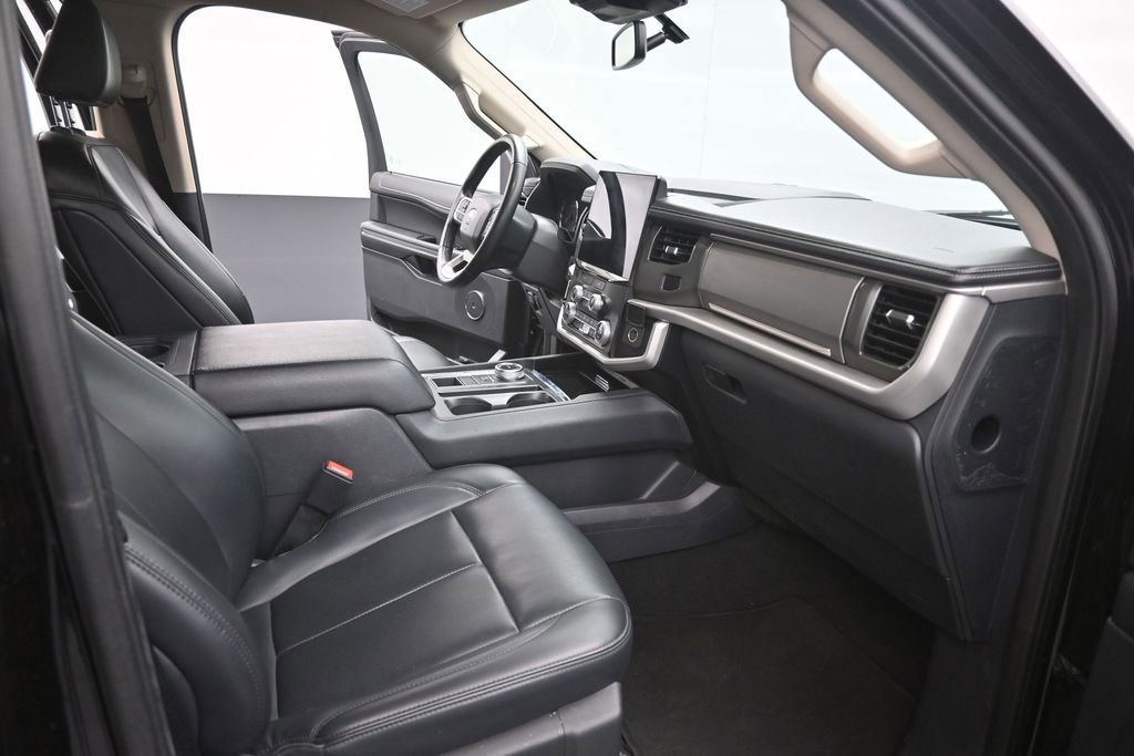 Used 2024 Ford Expedition XLT RWD image 24