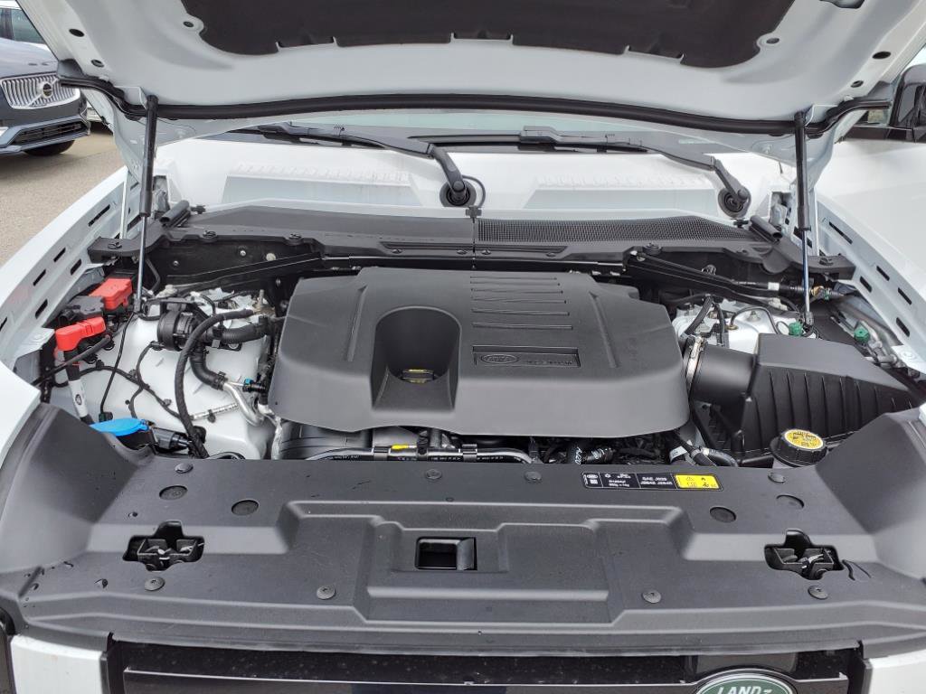 Used 2025 Land Rover Defender 110 S image 12