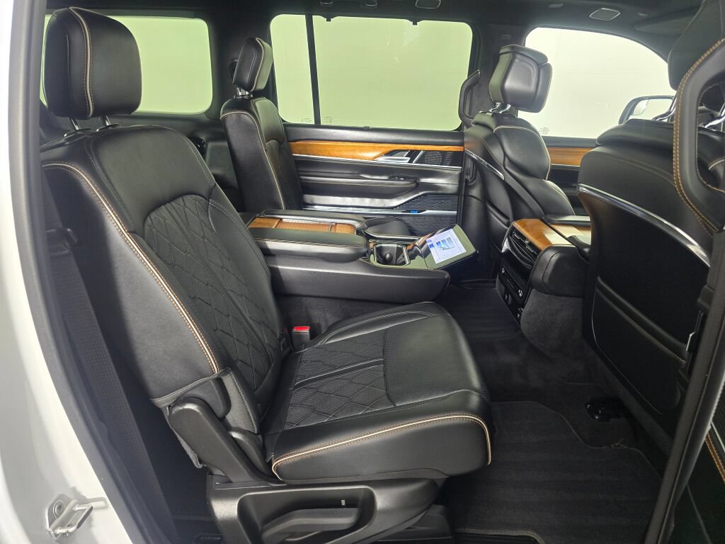 Used 2024 Jeep Grand Wagoneer L Series III AWD/4WD image 40