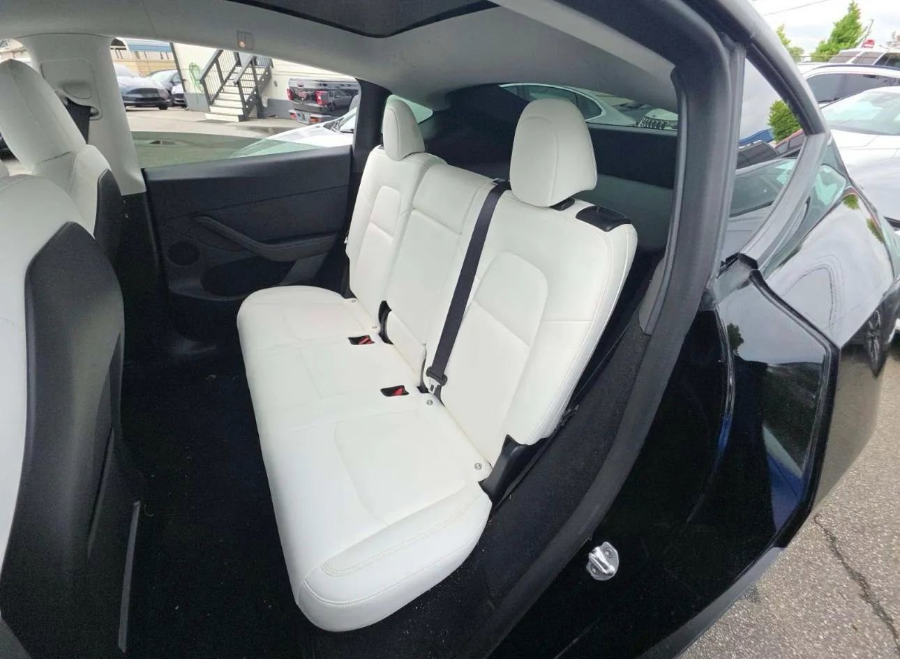 Used 2023 Tesla Model Y Performance AWD/4WD image 3