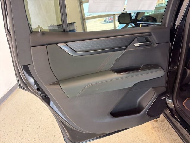 Used 2025 GMC Acadia AT4 w/ Luxury Package image 48