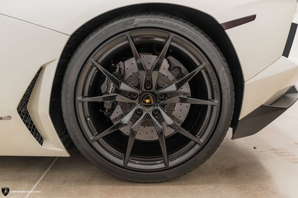 Used 2015 Lamborghini Aventador LP 700-4 image 15