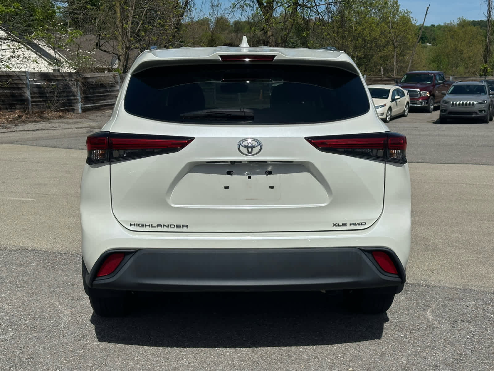 Used 2020 Toyota Highlander XLE AWD/4WD image 6