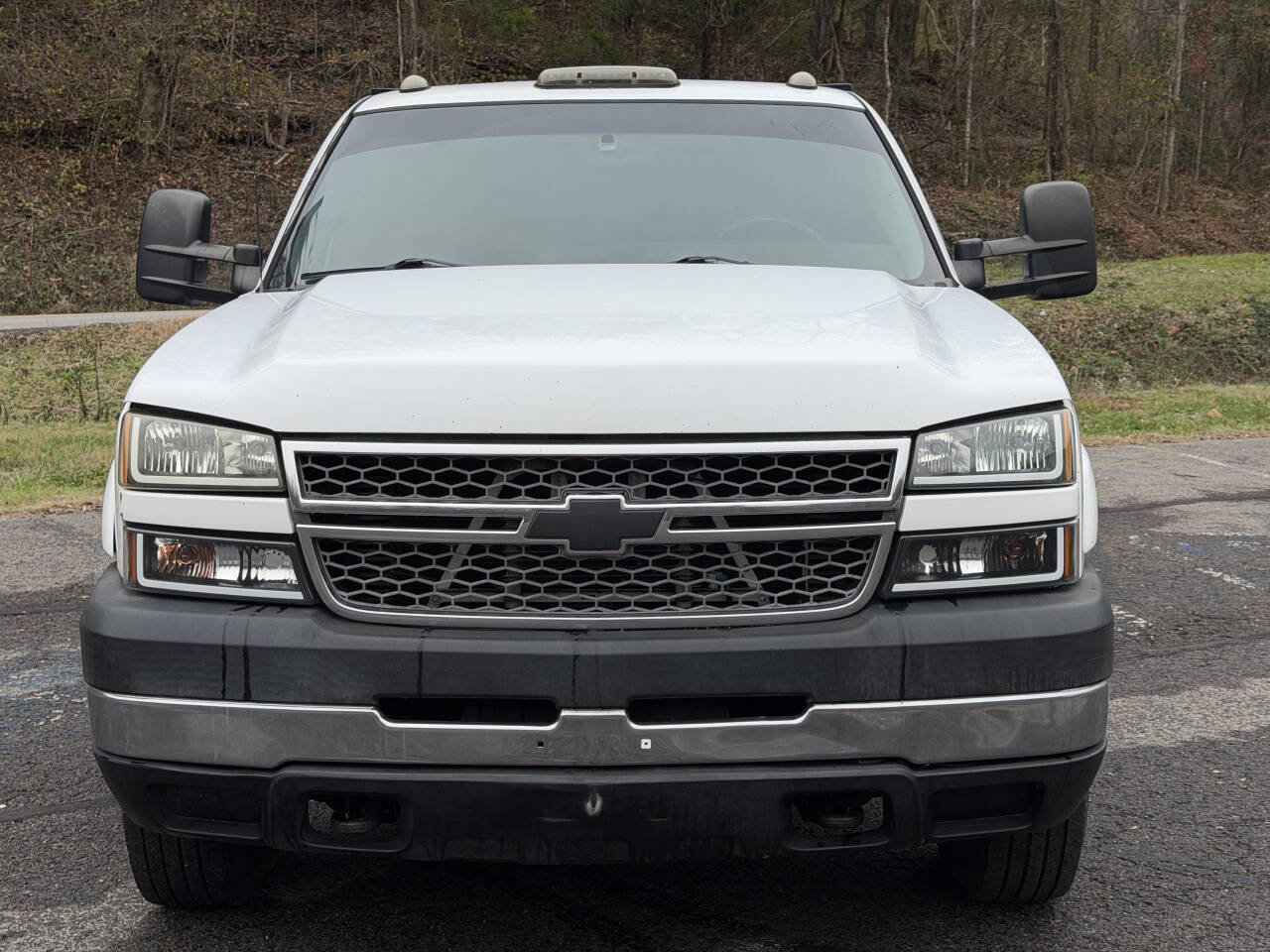 Used 2005 Chevrolet Silverado 3500 LS w/ Heavy-Duty Power Package image 3