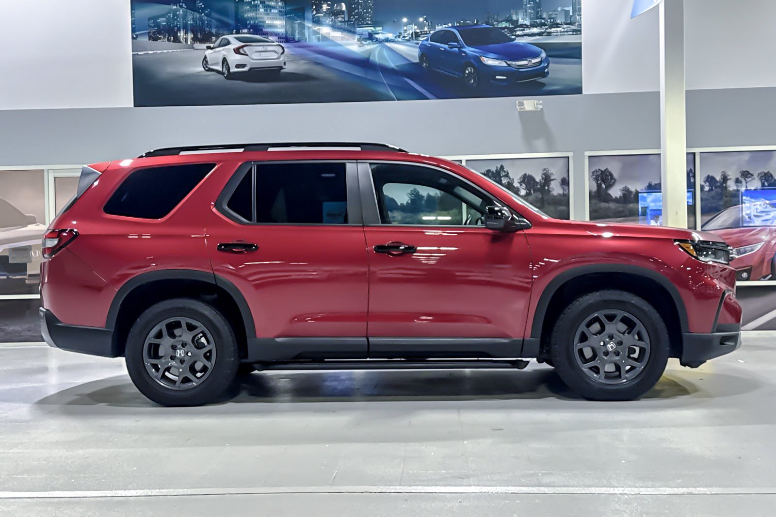 Used 2023 Honda Pilot TrailSport image 7