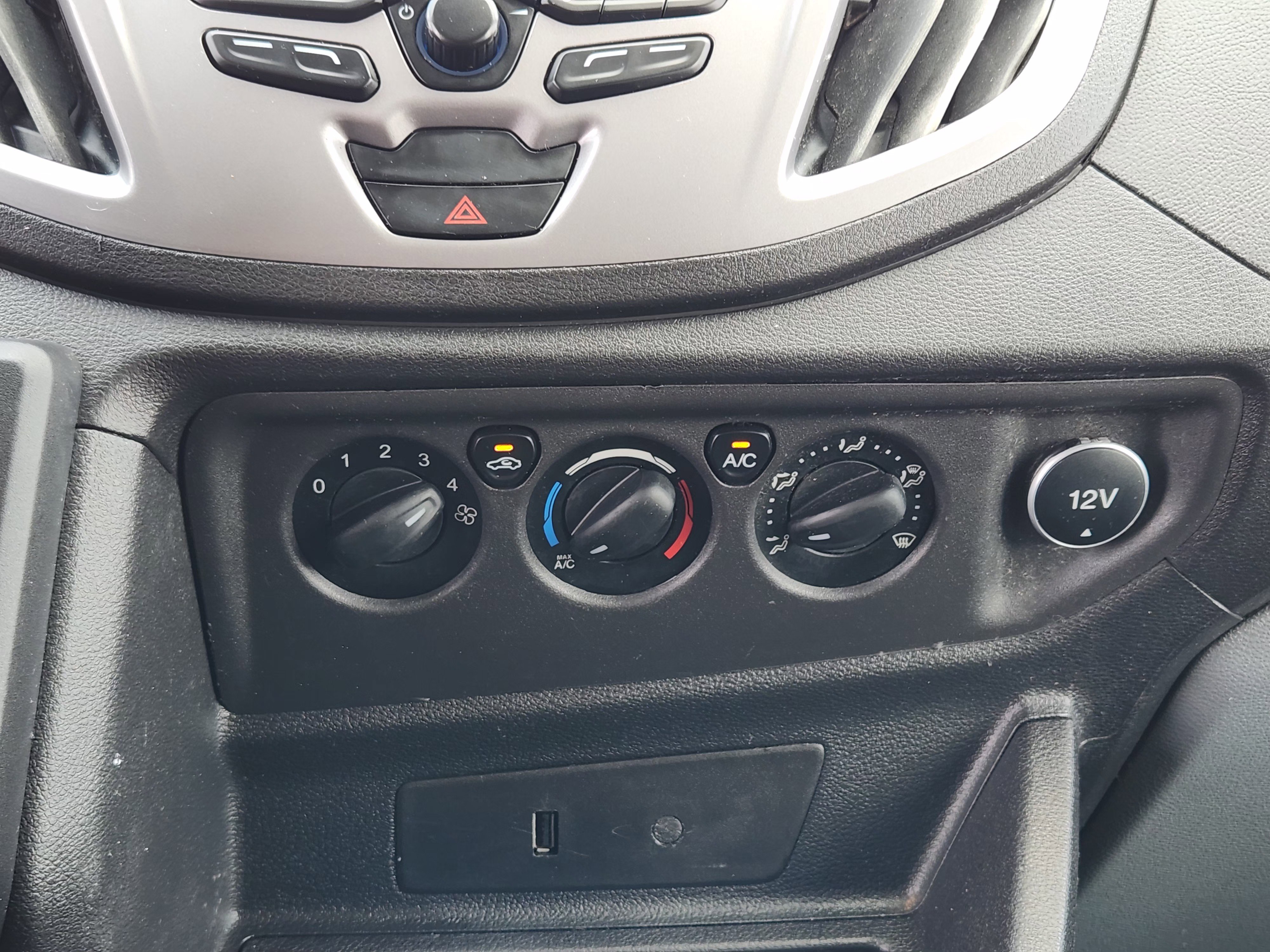 Used 2018 Ford Transit 350 XLT RWD image 19