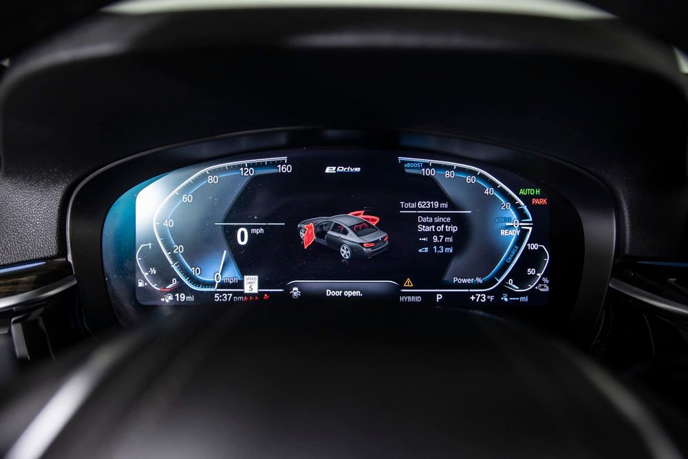 Used 2021 BMW 530e w/ Convenience Package image 27