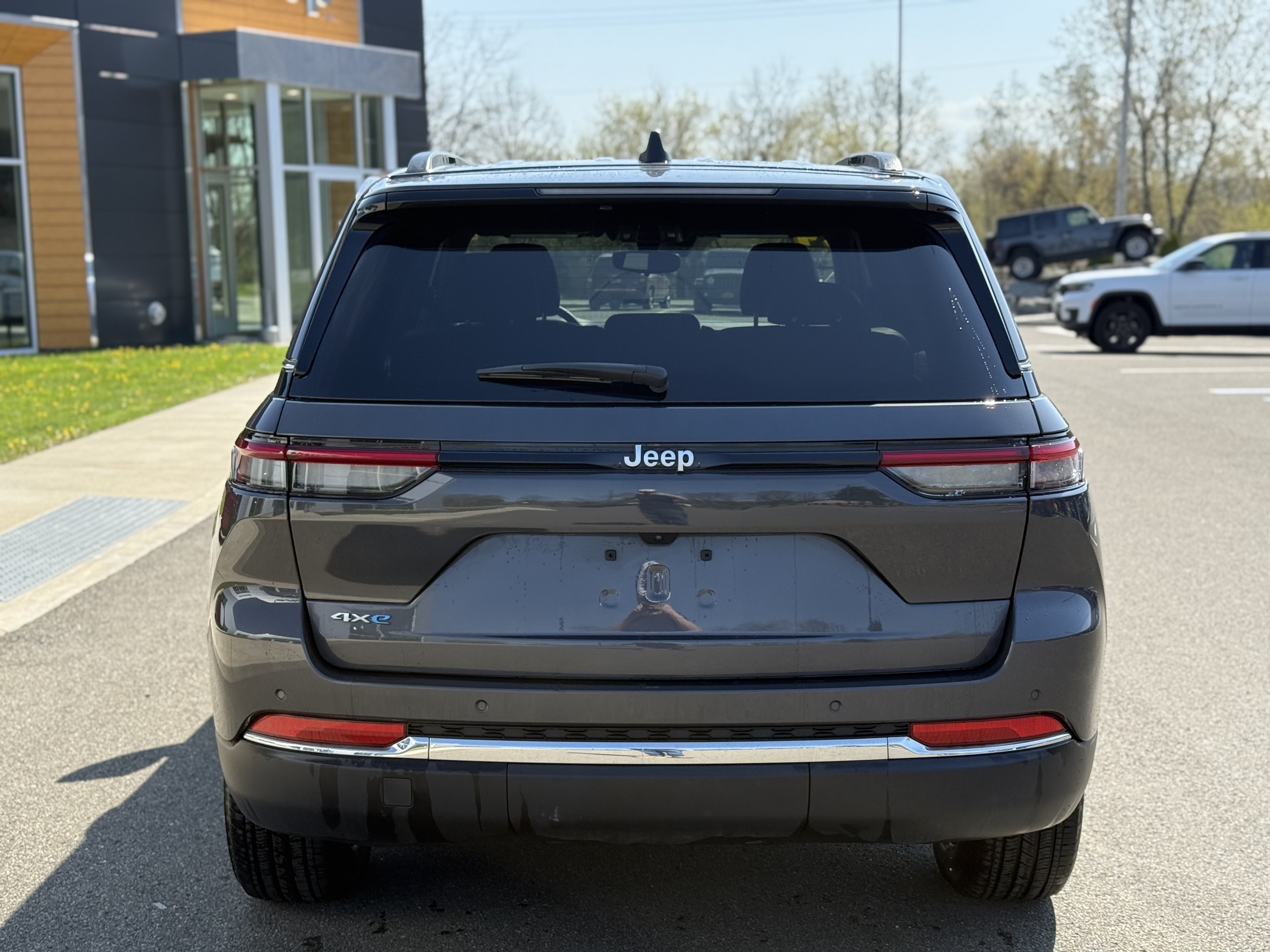 Used 2024 Jeep Grand Cherokee Limited 4xe AWD/4WD image 3