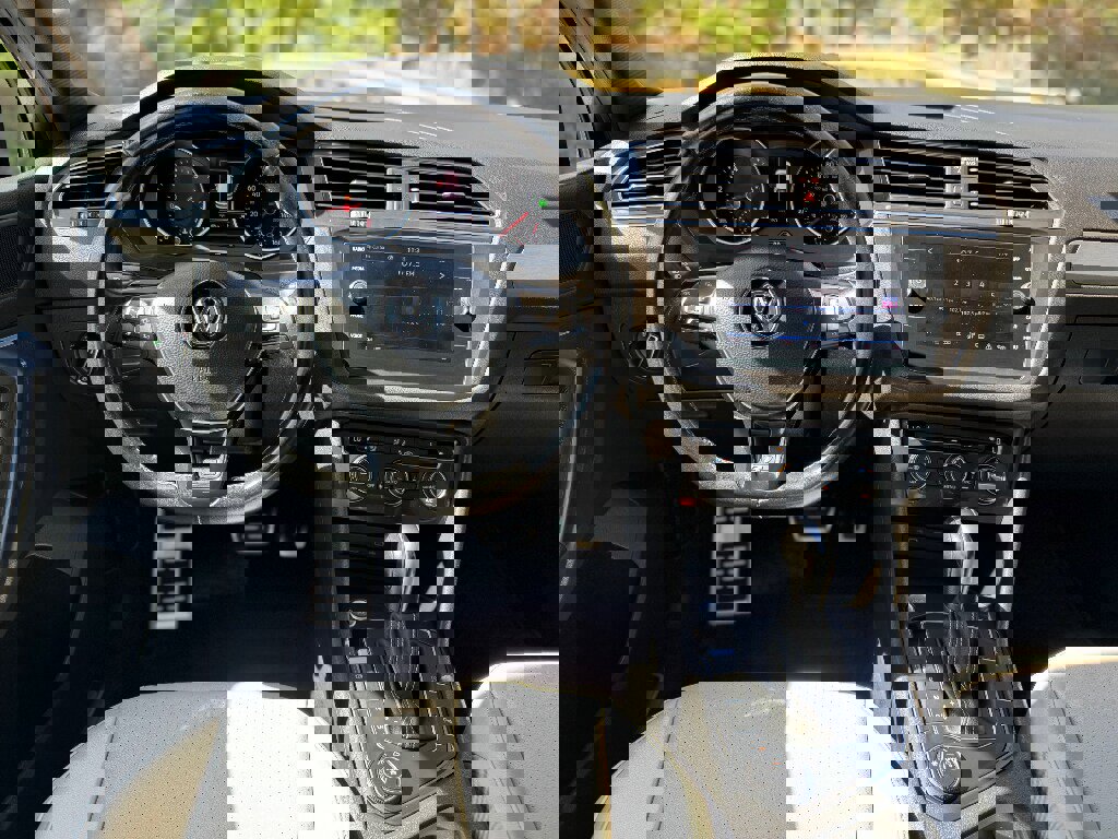 Used 2021 Volkswagen Tiguan SE image 14