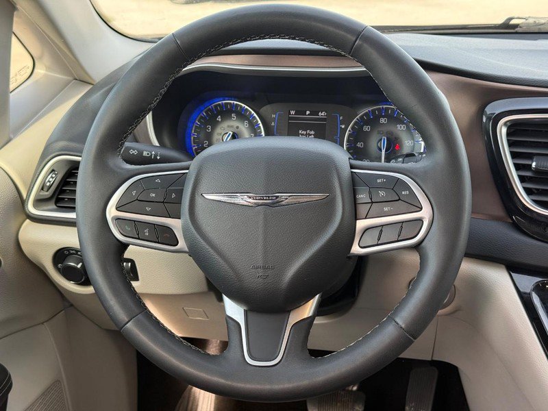 Used 2023 Chrysler Voyager LX image 13