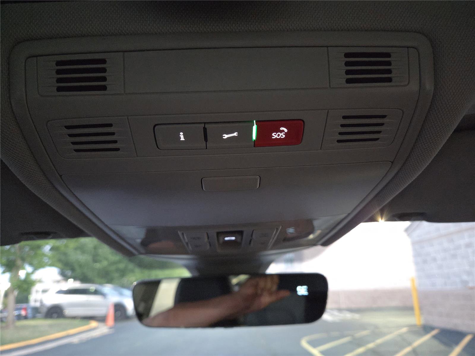 Certified 2025 Volkswagen Jetta SE w/ Sunroof Package image 23