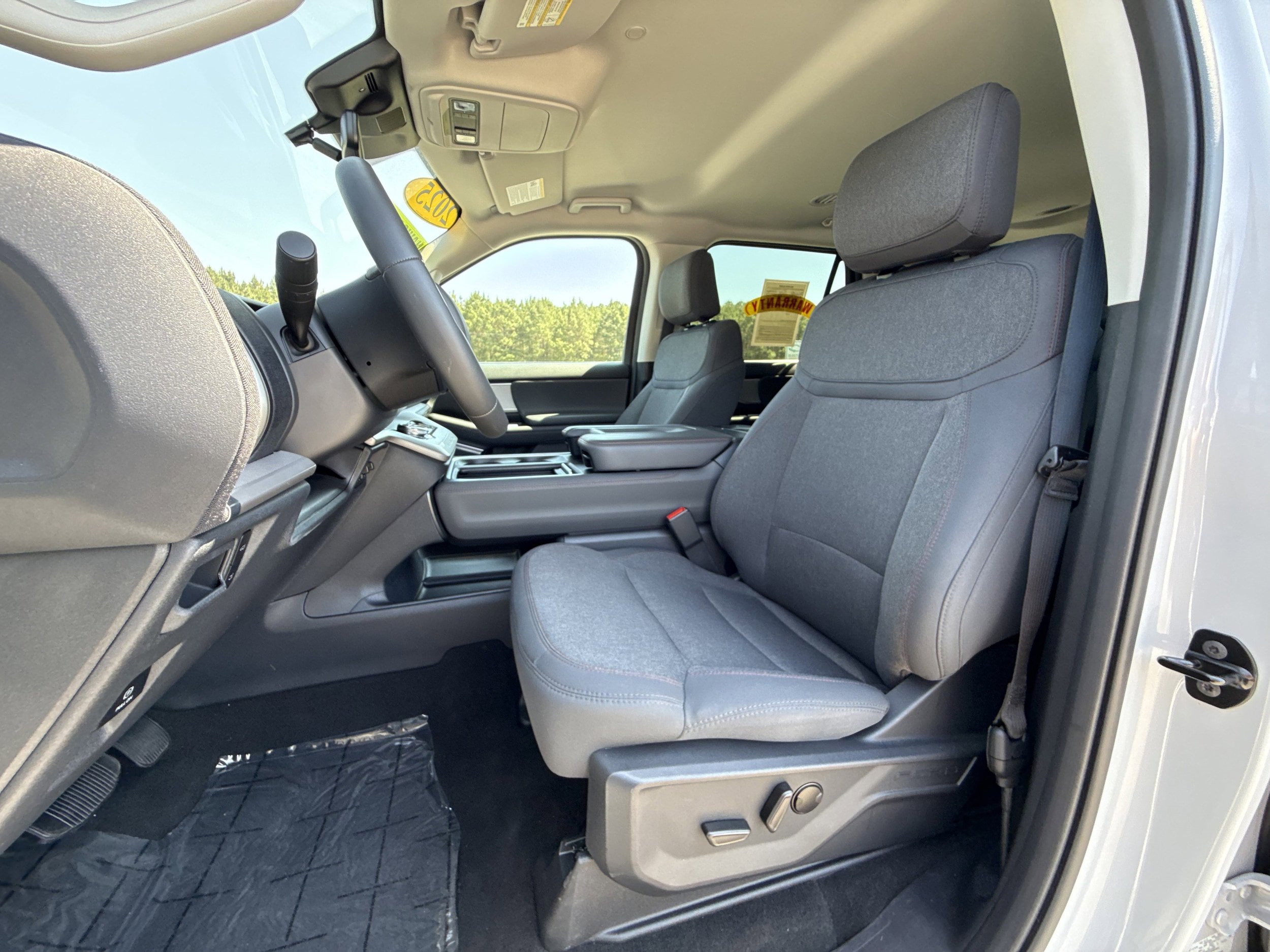 Used 2025 Ford Expedition Active RWD image 11