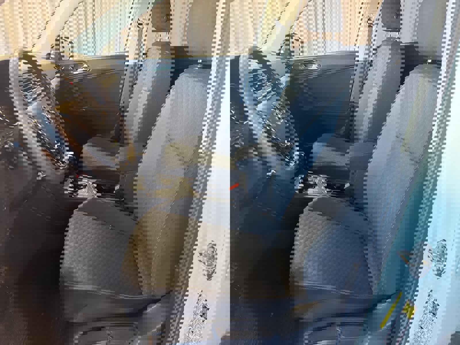 Used 2018 Volkswagen Tiguan S image 19