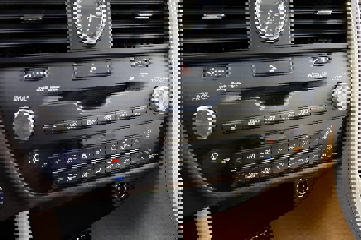 Used 2019 Lexus RX 450h AWD image 33