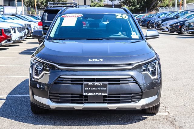 Certified 2025 Kia Niro EX FWD image 3