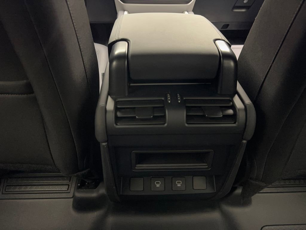 Used 2025 Land Rover Defender 110 S image 67