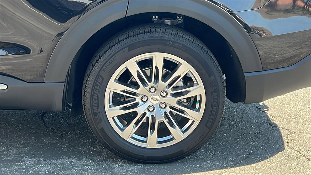 Used 2025 Ford Explorer Platinum image 5