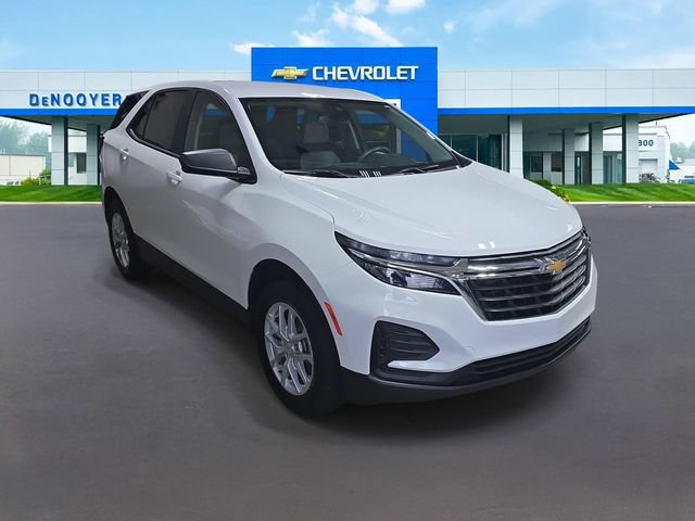 Used 2024 Chevrolet Equinox LS w/ LS Convenience Package AWD/4WD image 3