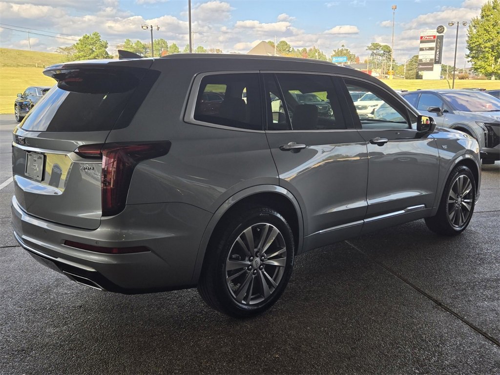 Used 2025 Cadillac XT6 Premium Luxury image 6