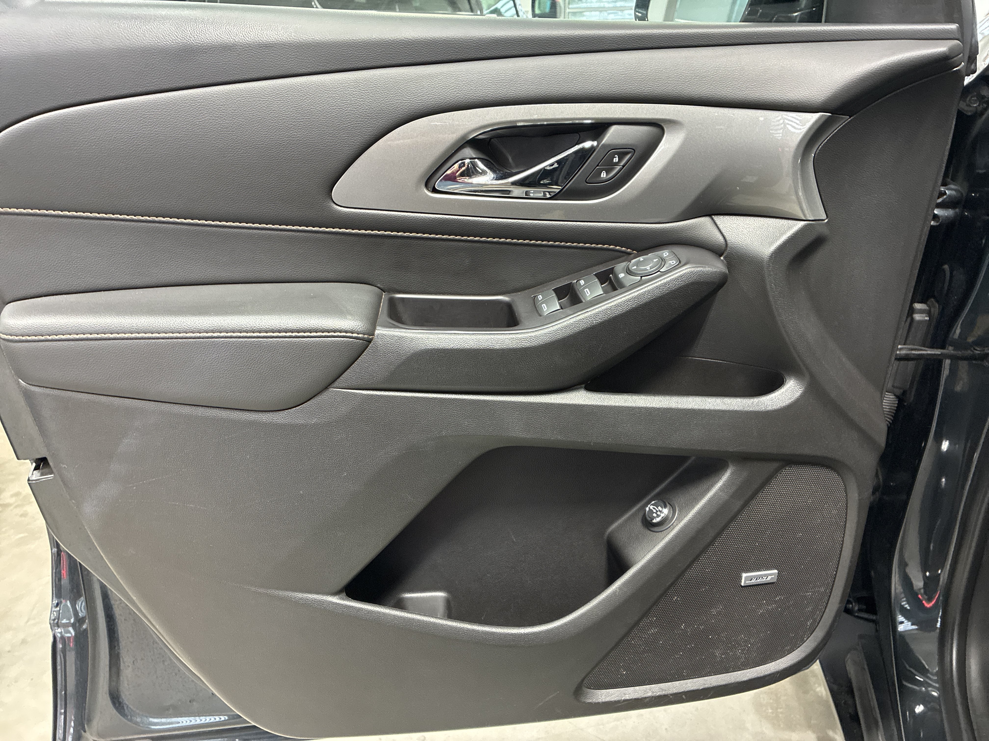 Used 2020 Chevrolet Traverse LT w/ LT Premium Package AWD/4WD image 19