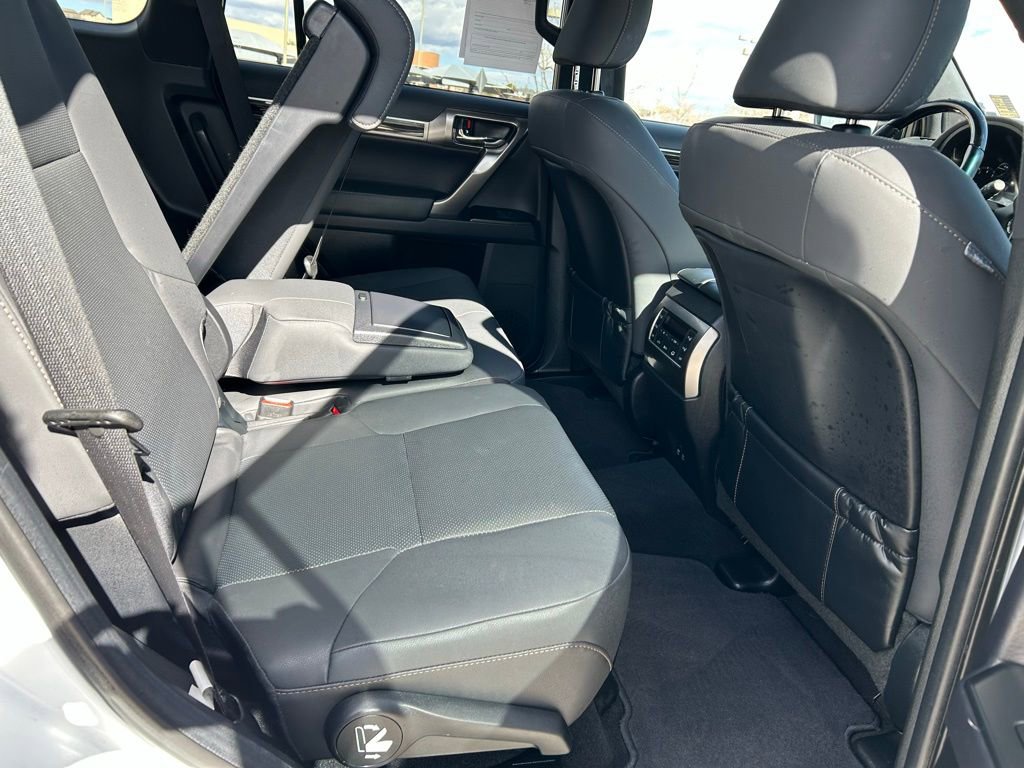 Used 2023 Lexus GX 460 Premium w/ Premium Package image 28