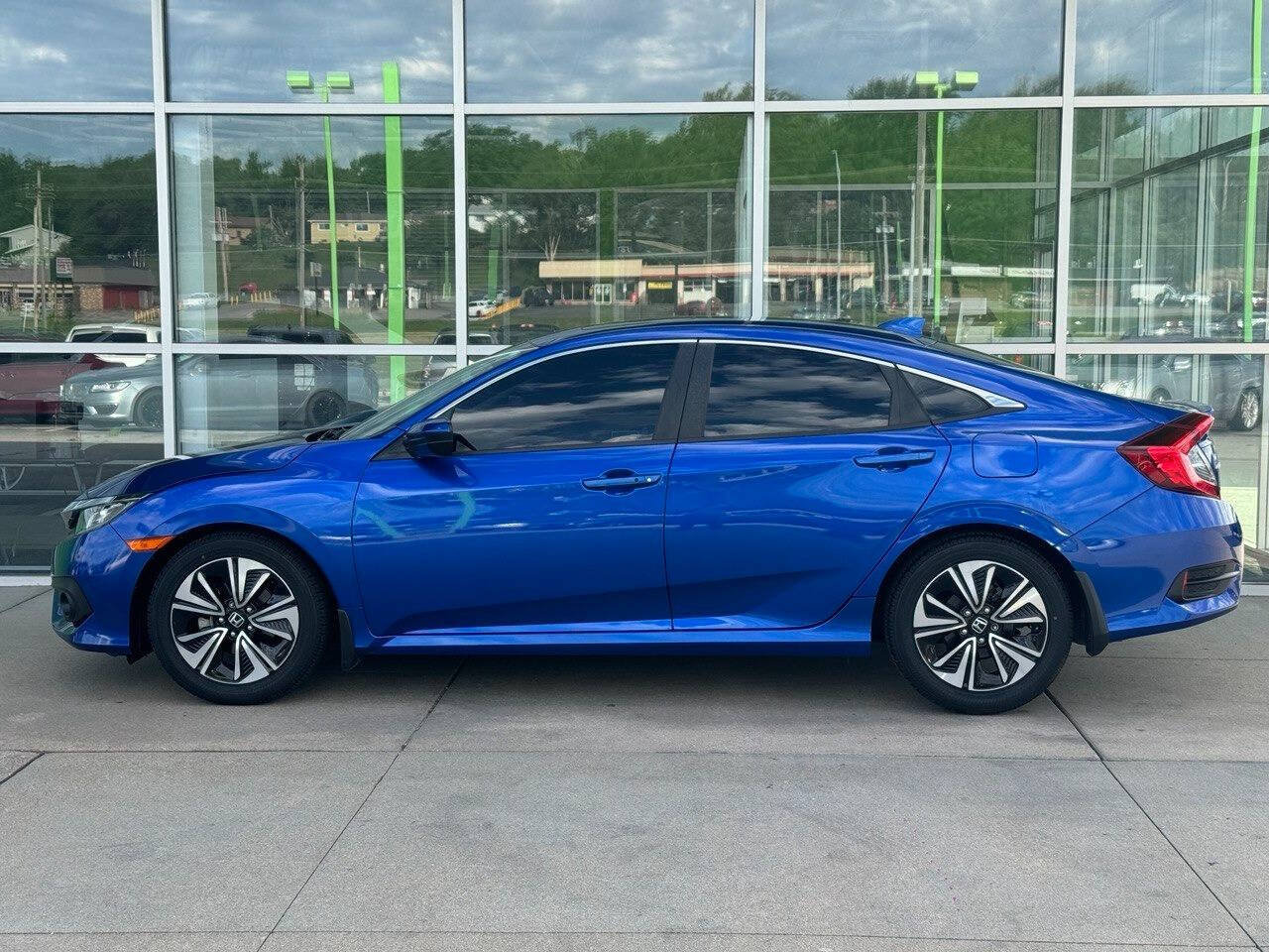 Used 2017 Honda Civic EX-L image 9