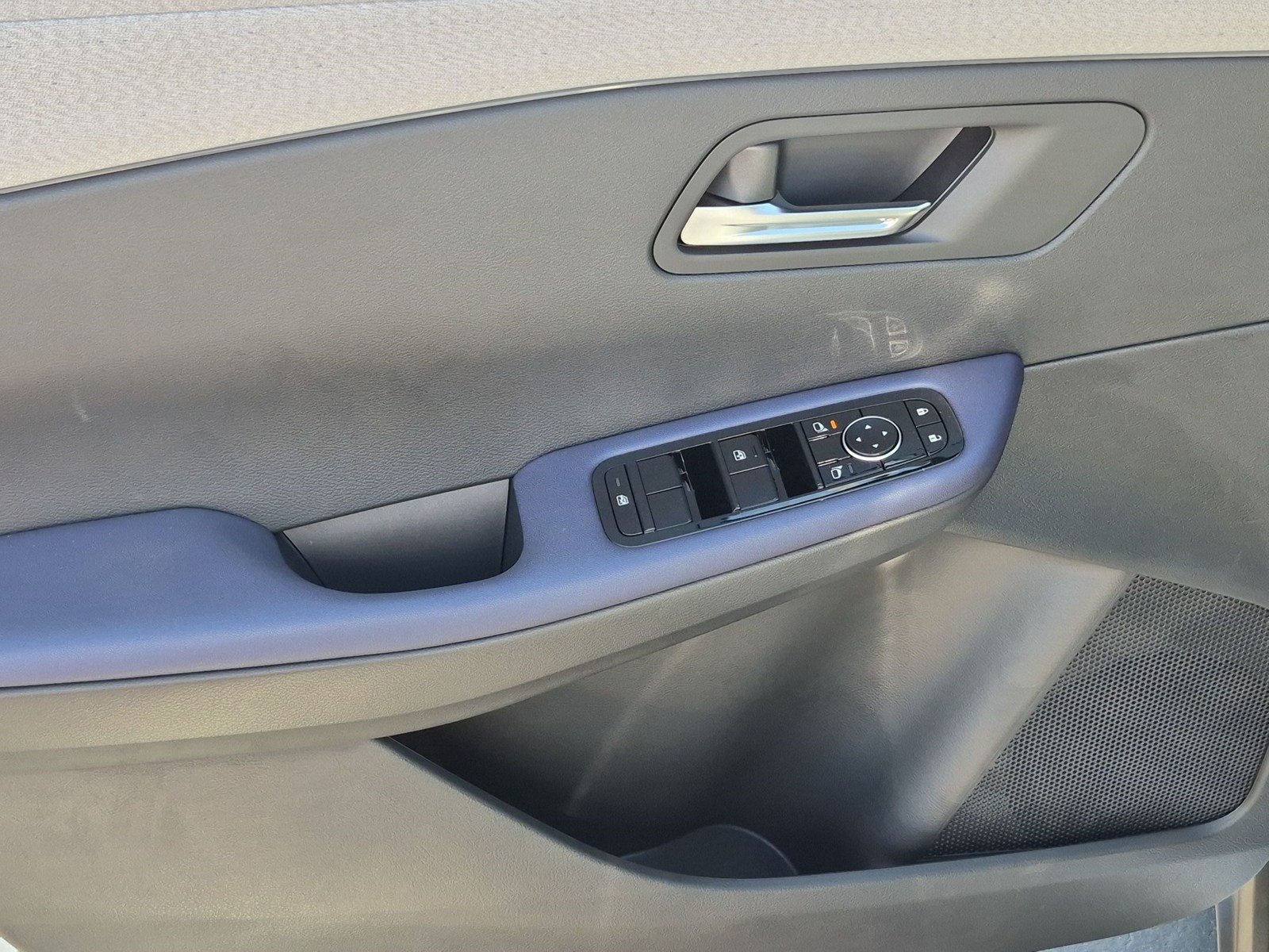 New 2026 Nissan Leaf SV+ w/ Floor Mat Package (SV+) FWD image 13