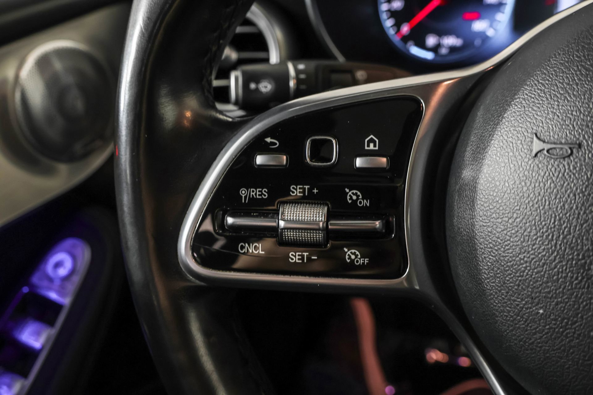 Used 2020 Mercedes-Benz GLC 300 4MATIC image 26