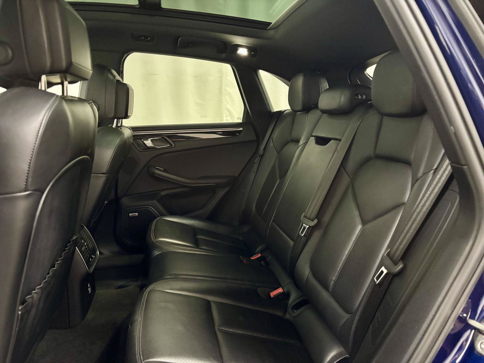 Used 2022 Porsche Macan S AWD/4WD image 21