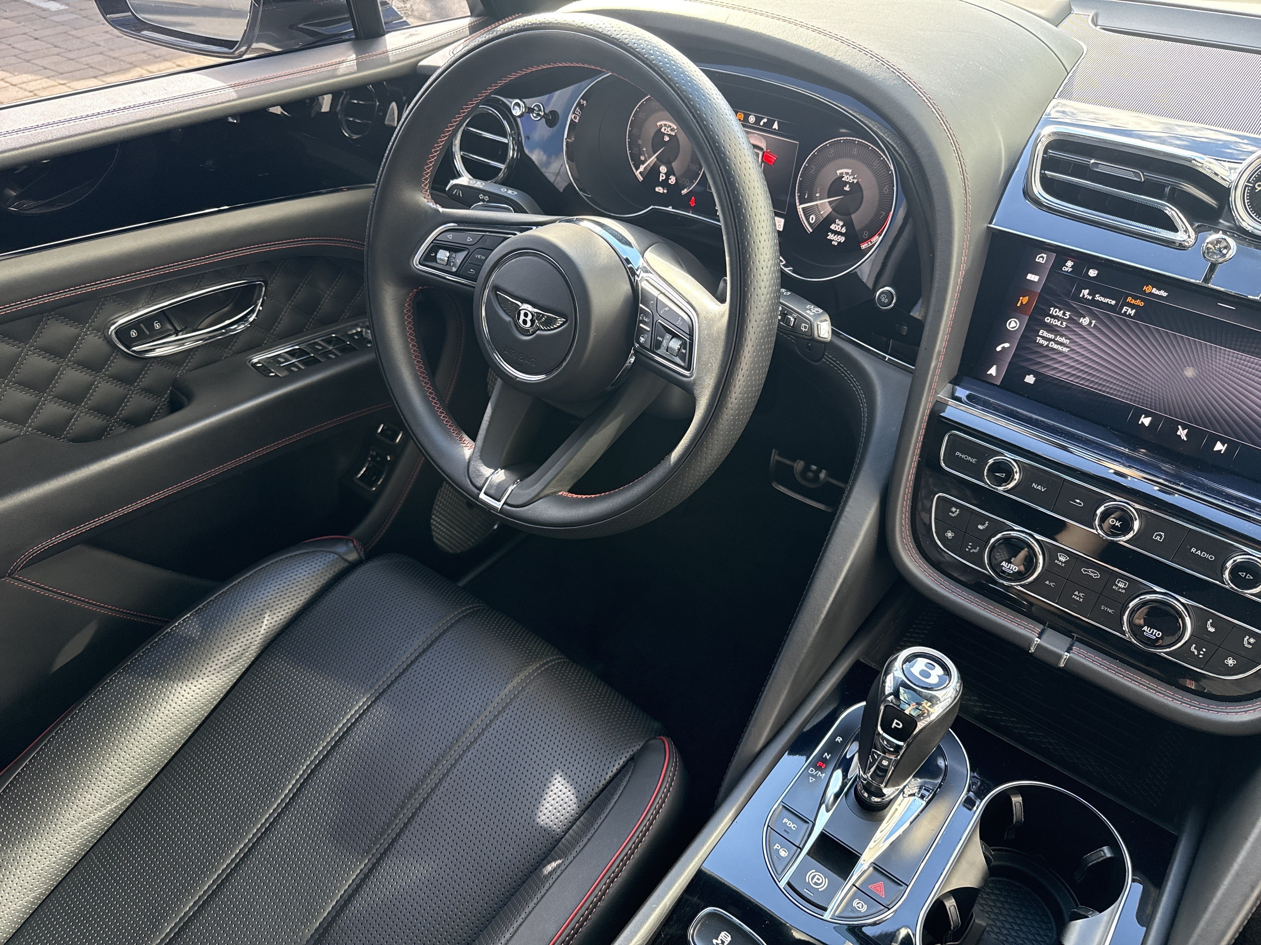 Used 2022 Bentley Bentayga AWD/4WD image 36