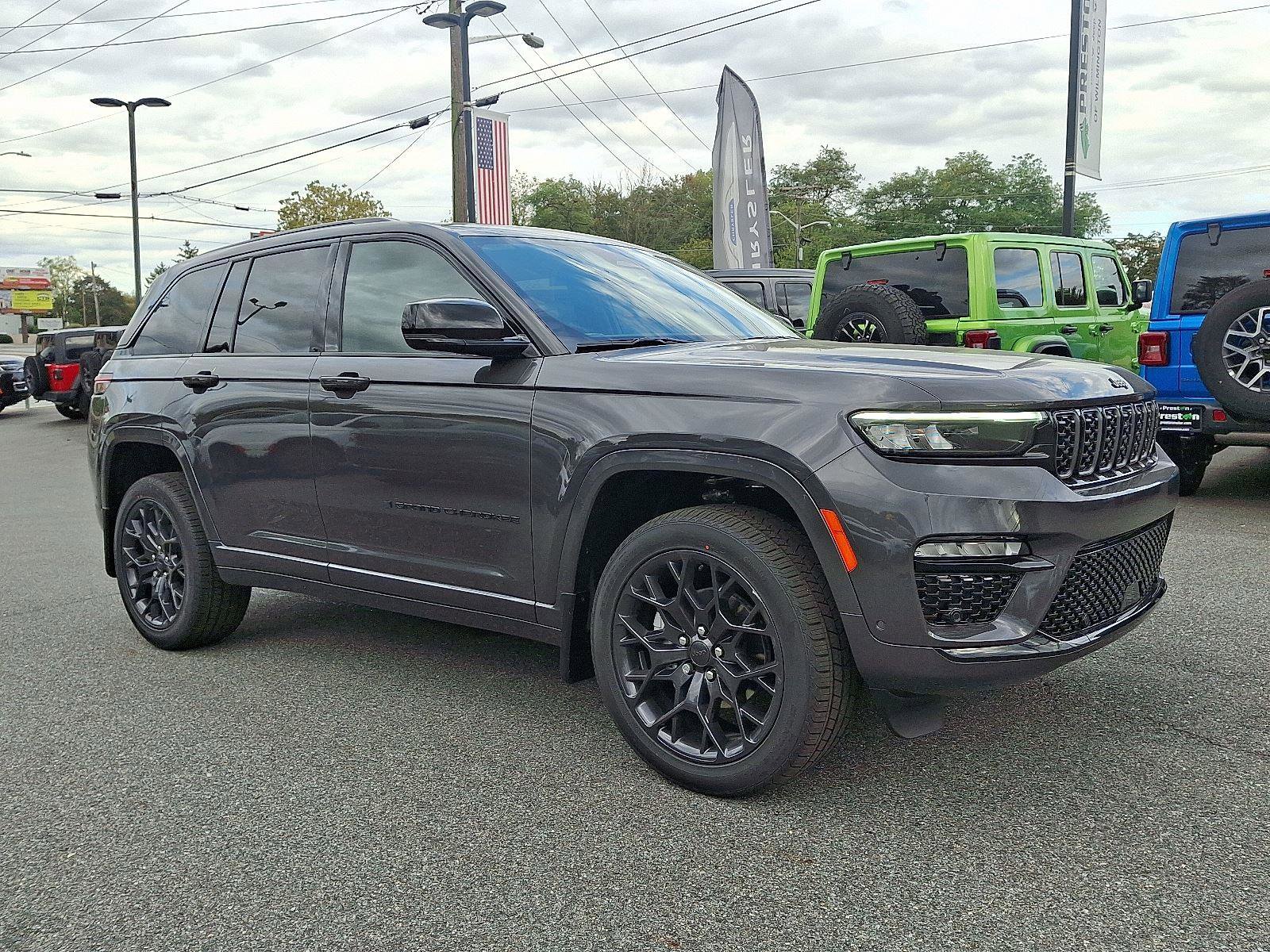 New 2025 Jeep Grand Cherokee Summit image 2