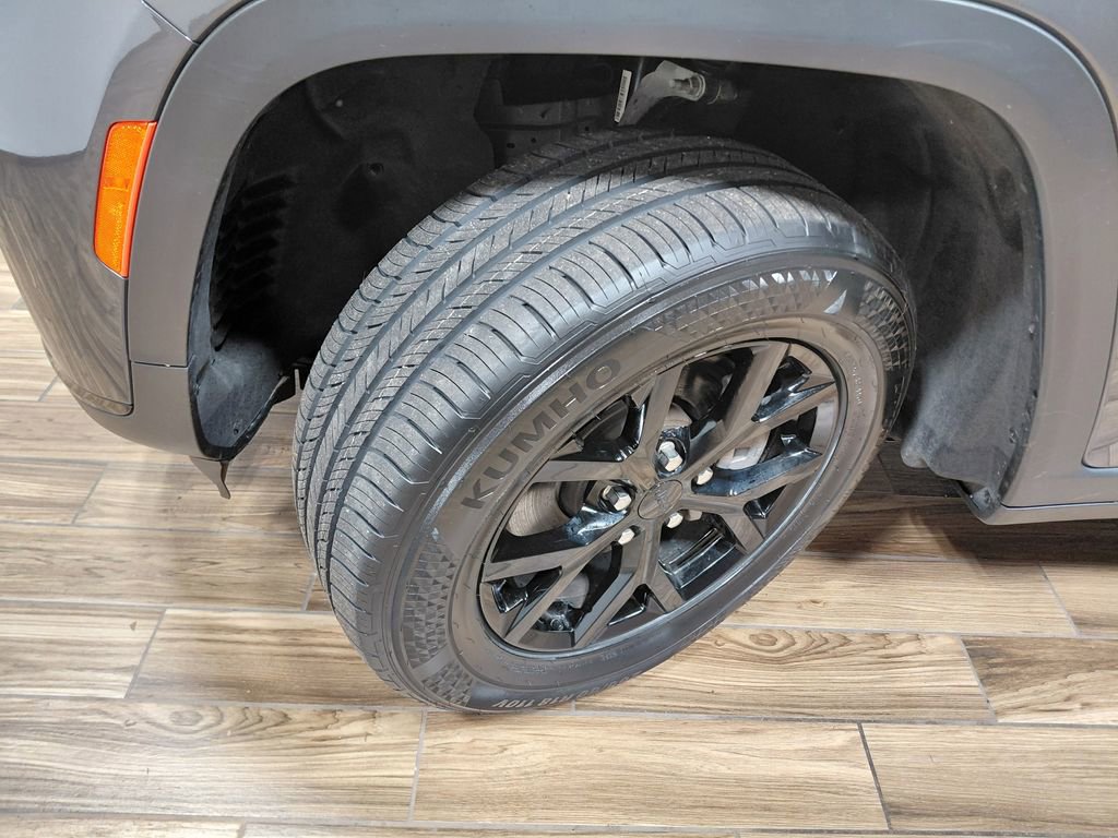 Used 2024 Jeep Grand Cherokee L Laredo AWD/4WD image 26