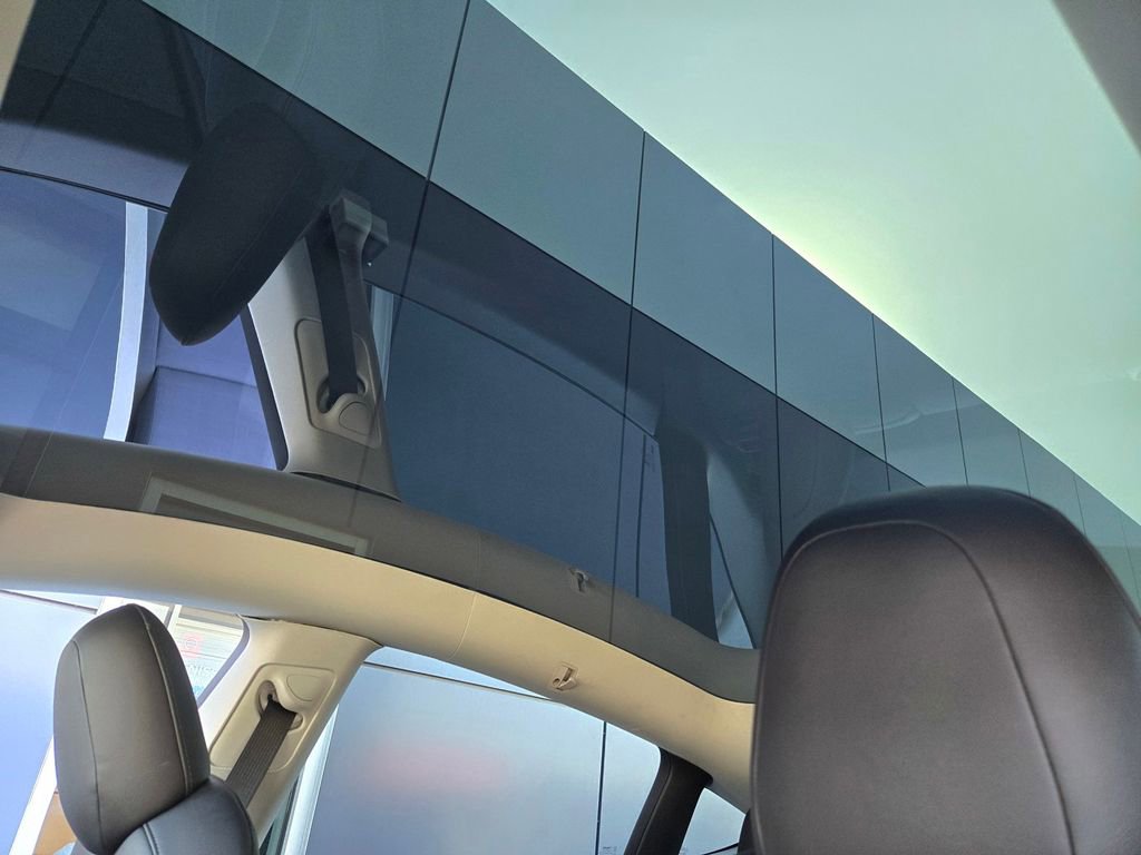 Used 2023 Tesla Model Y Long Range image 16