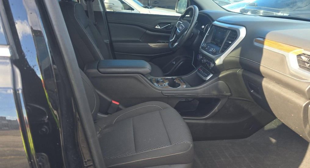 Used 2023 GMC Acadia SLE w/ Driver Convenience Package image 11