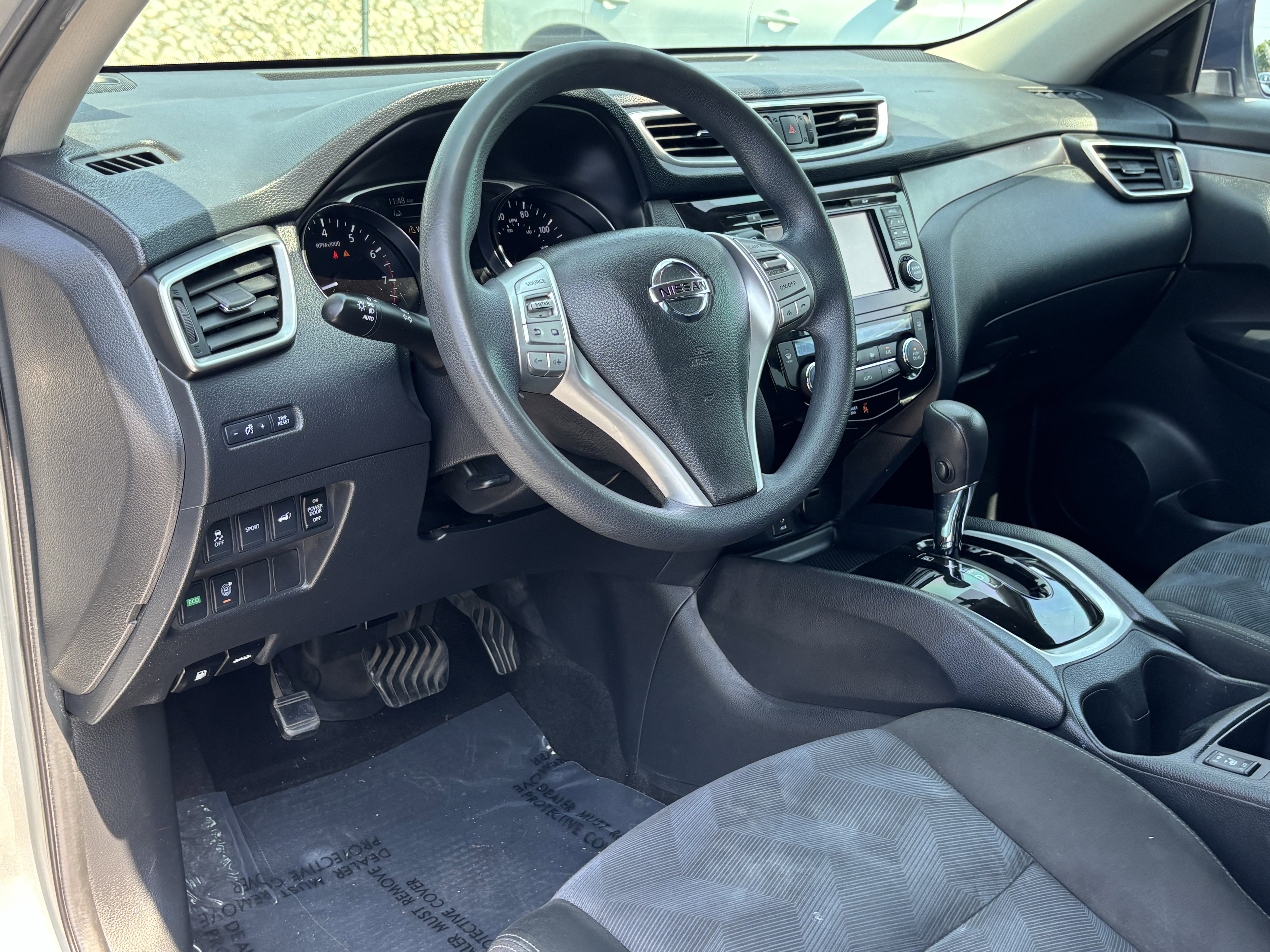 Used 2015 Nissan Rogue SV w/ SV Premium Package image 16