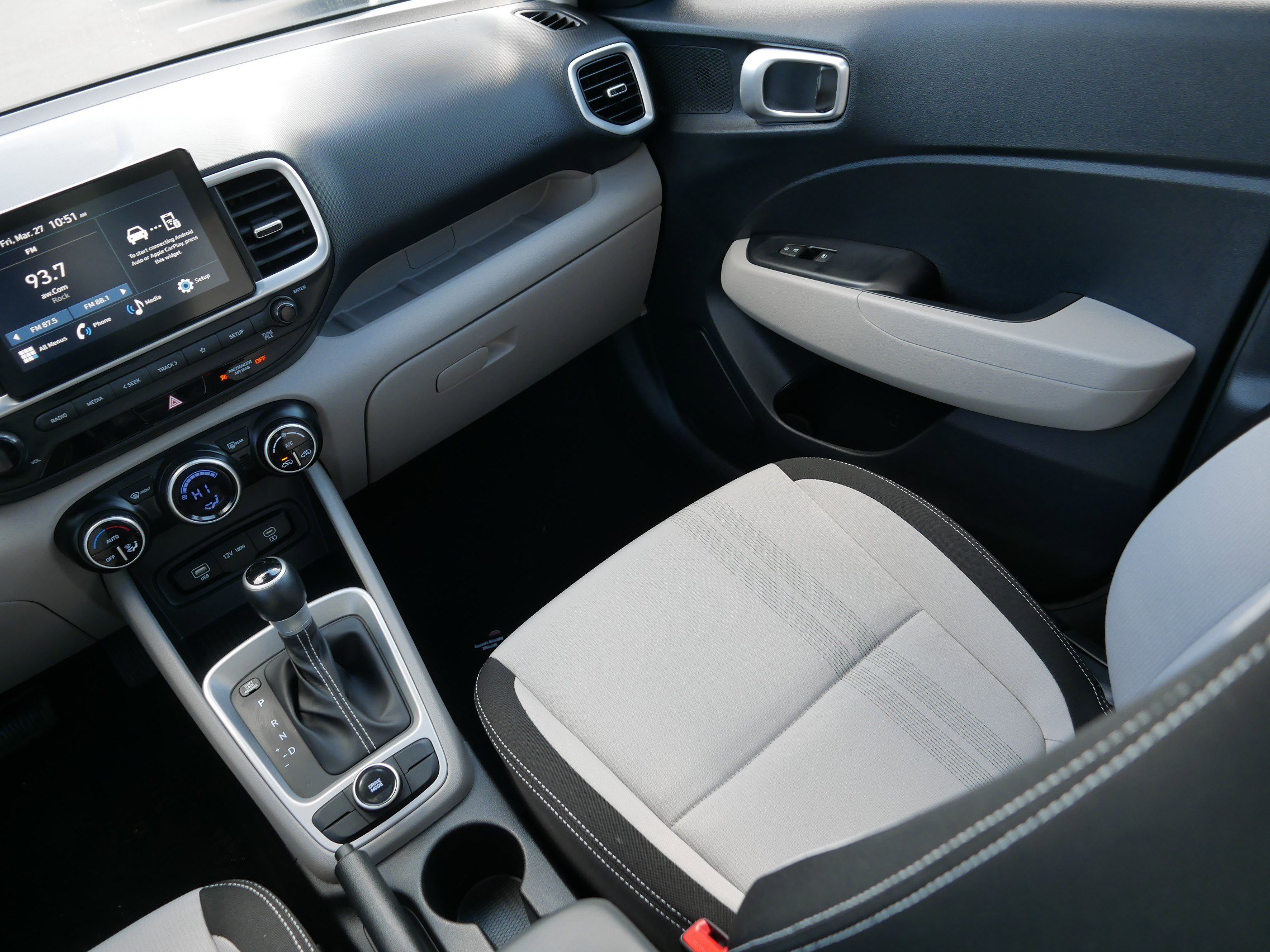 Certified 2023 Hyundai Venue SEL FWD image 11