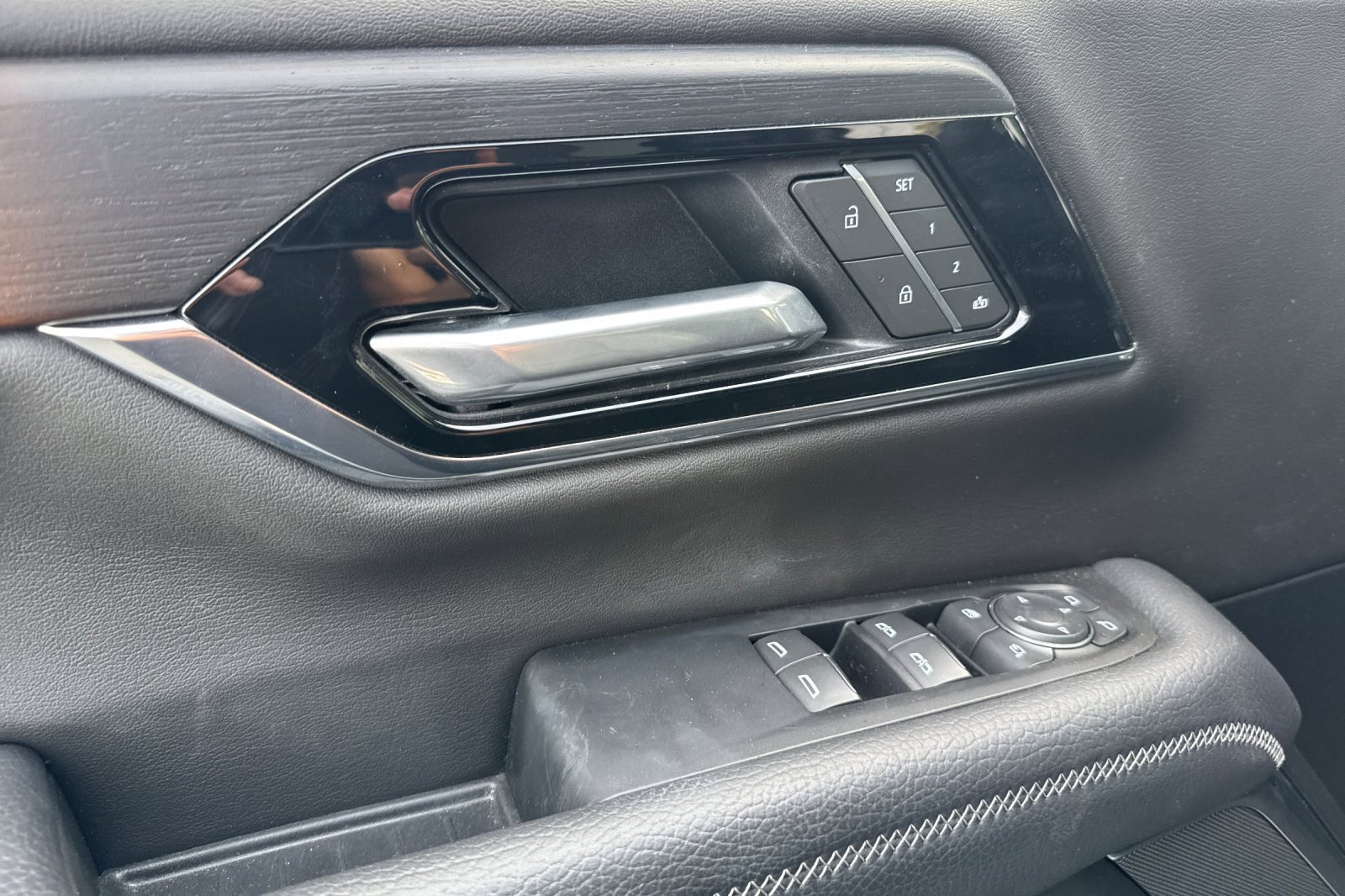 Used 2025 GMC Yukon Denali image 12