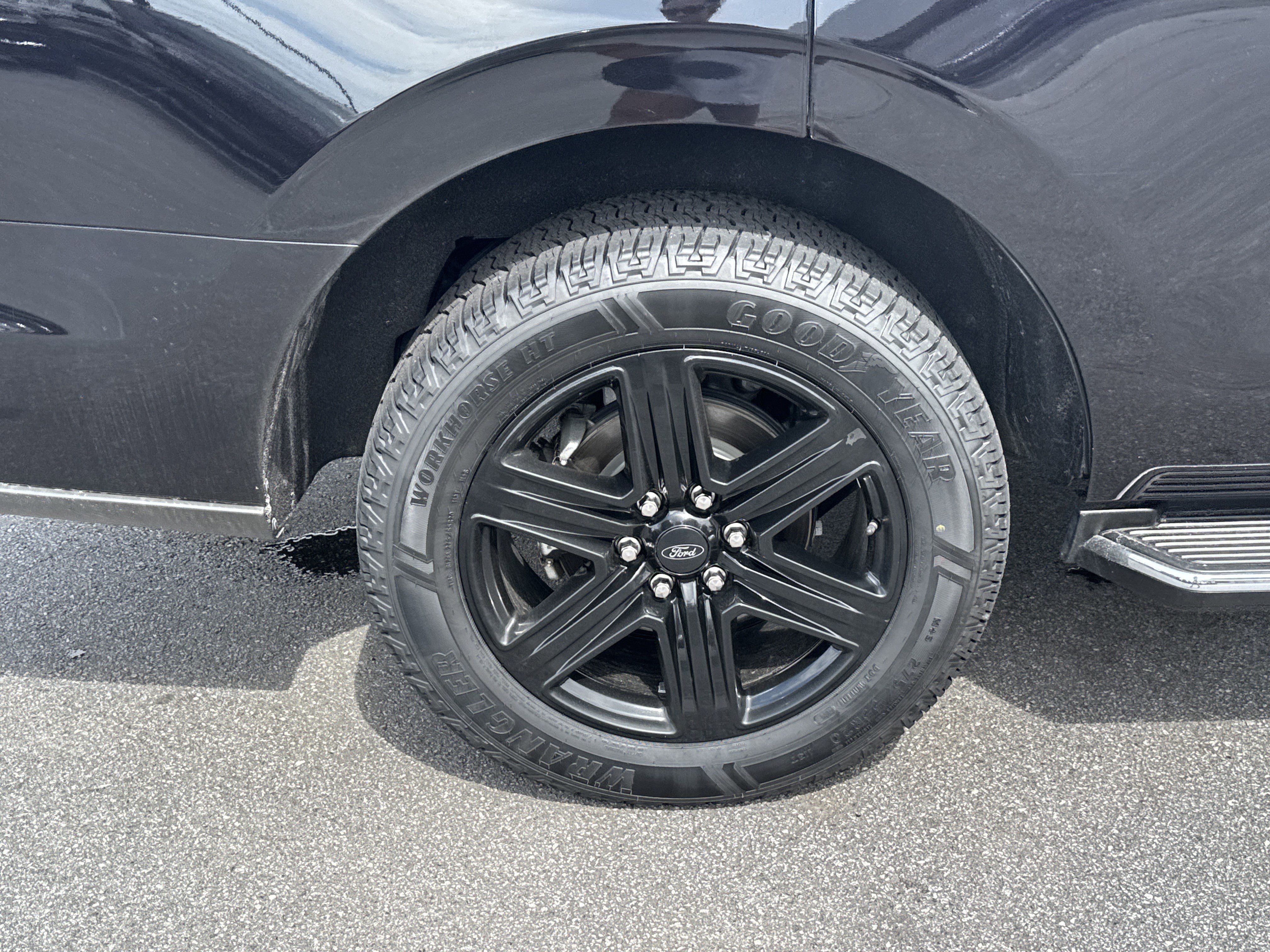 Used 2021 Ford Expedition XLT image 12