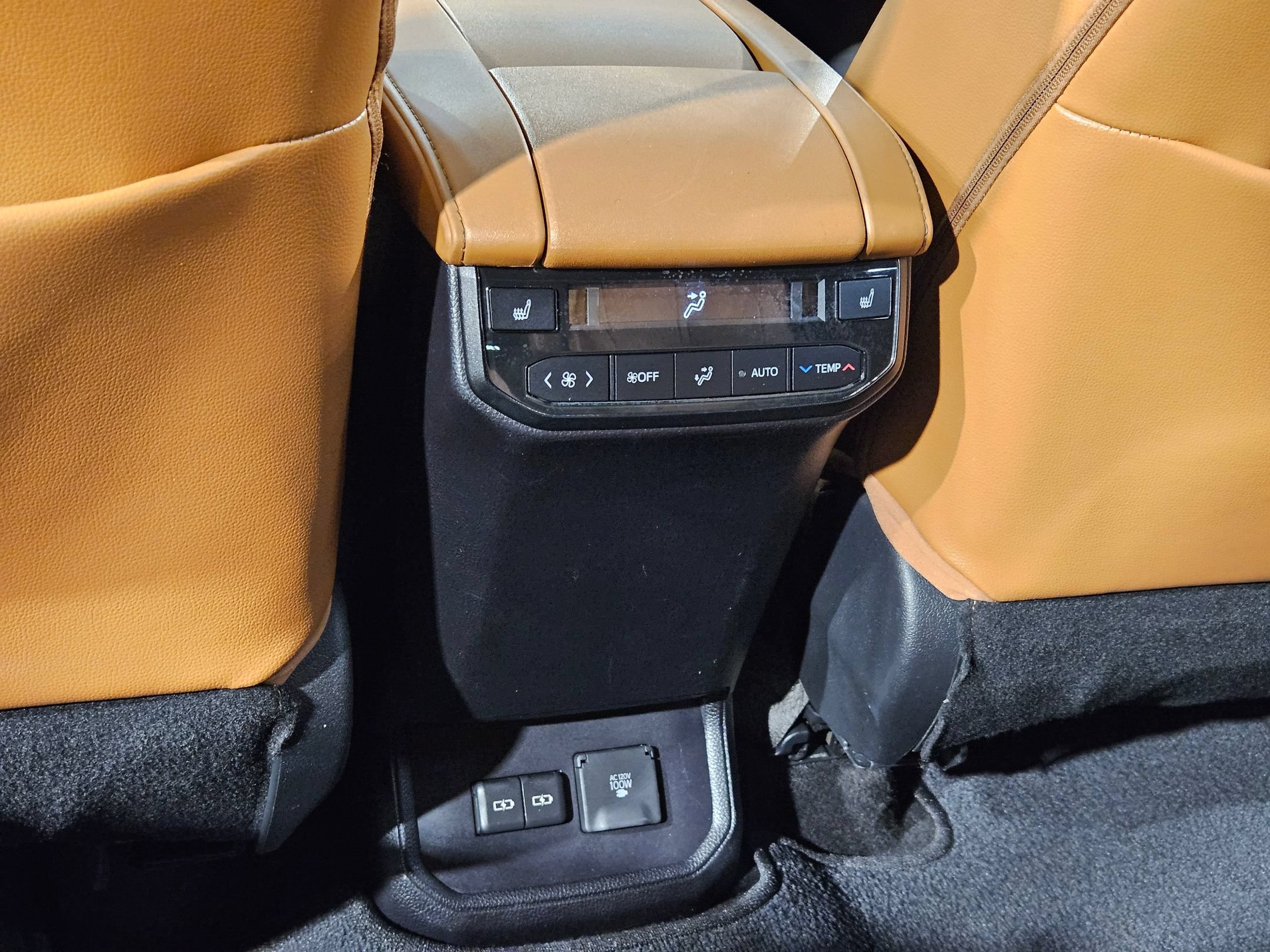 Used 2023 Toyota Highlander Platinum FWD image 37