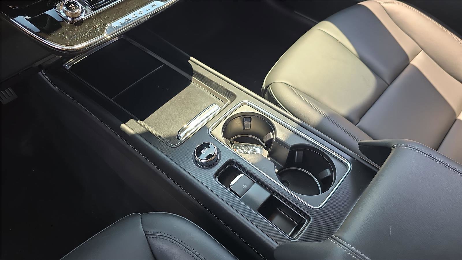 Used 2025 Lincoln Corsair AWD image 23