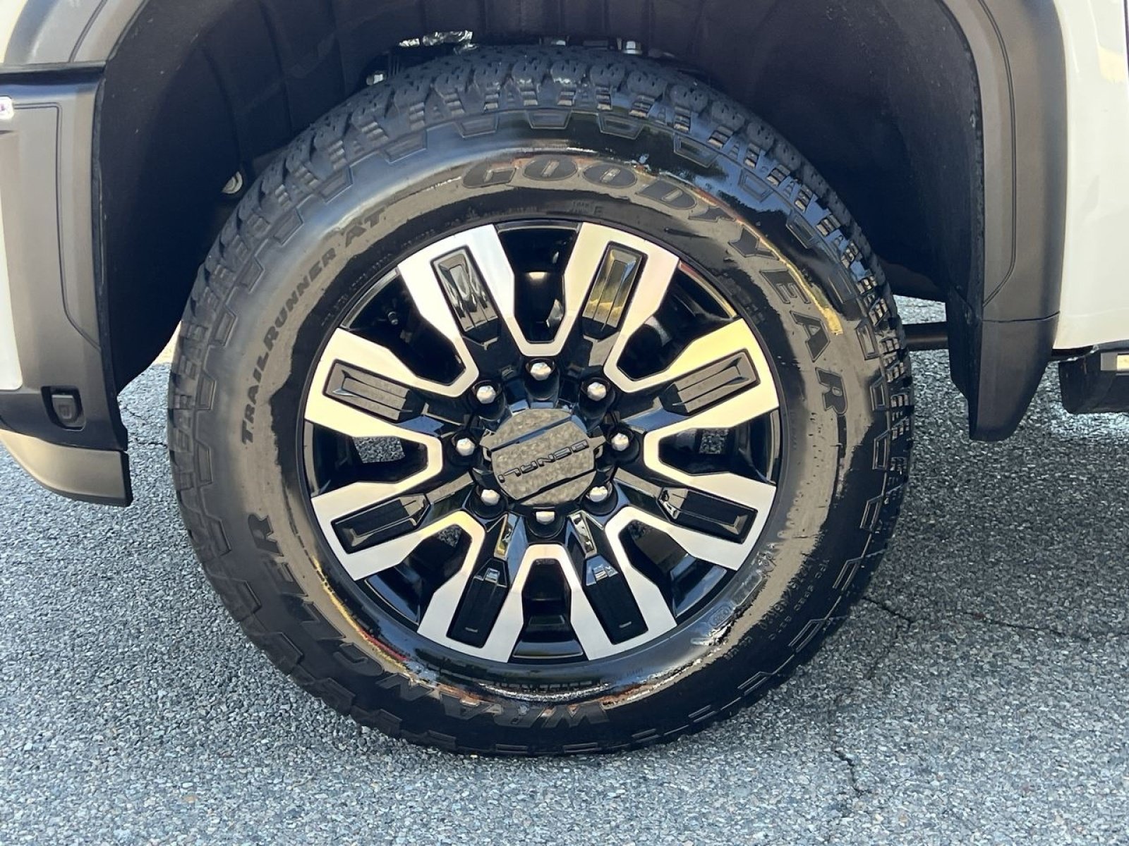 Used 2026 GMC Sierra 2500 Denali Ultimate AWD/4WD image 9