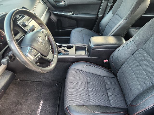 Used 2016 Toyota Camry SE FWD image 14