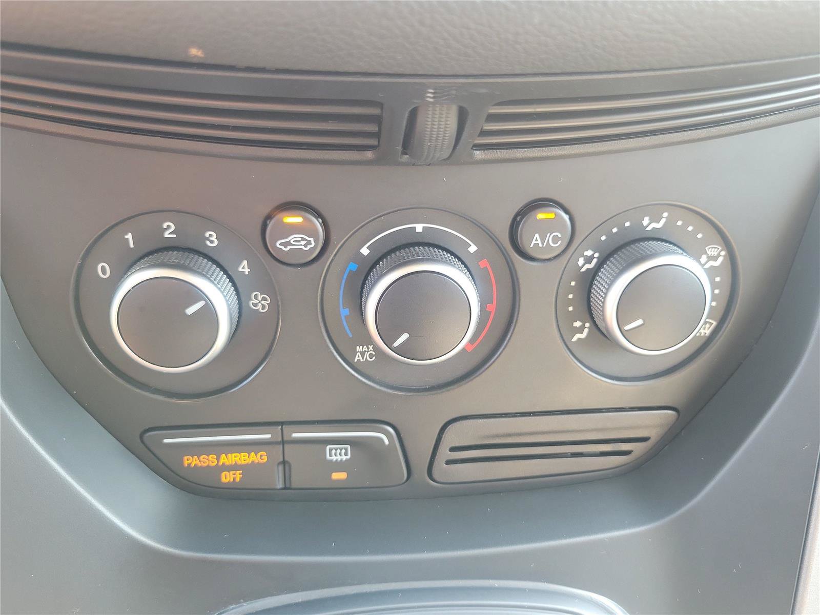Used 2016 Ford Escape SE FWD image 29