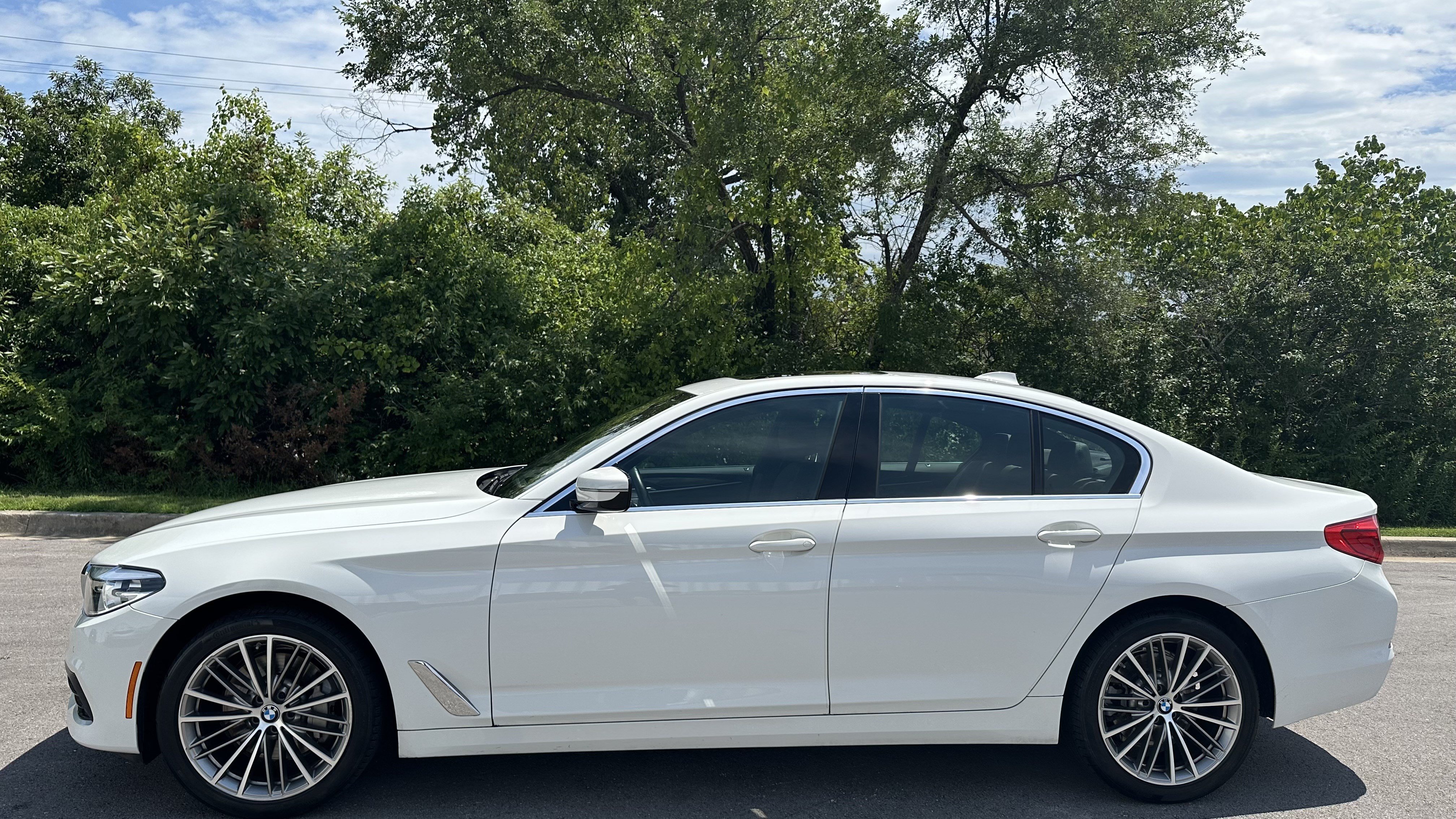 Used 2020 BMW 530i xDrive w/ Premium Package AWD/4WD image 6