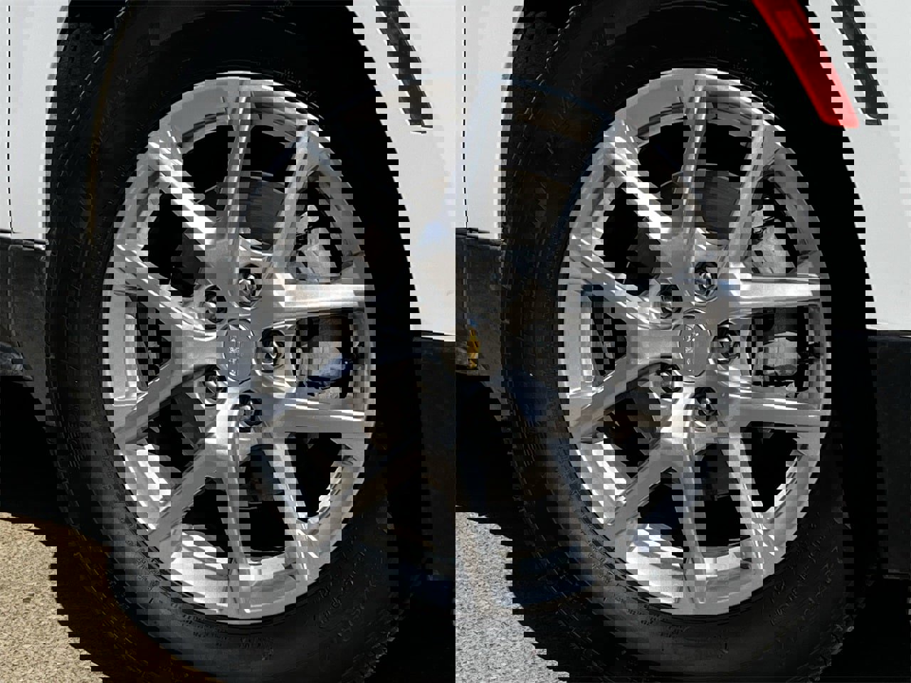 Used 2023 Chevrolet Equinox LS w/ LS Convenience Package image 28